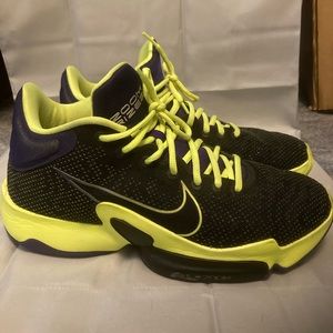 Nike Zoom Rize 2 Size 9.5 Mens